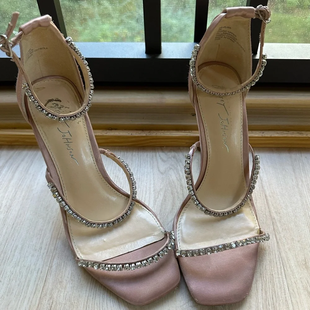 Betsey Johnson Elisa Heeled Satin Pump Sandal Nude Bedazzled Rhinestones ~ 8M
